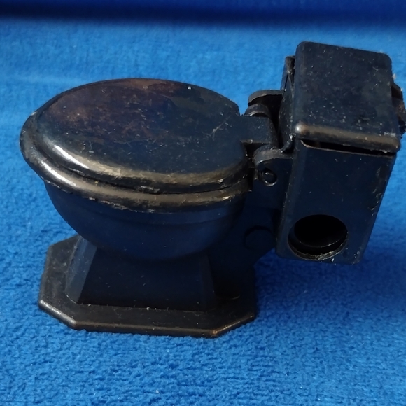 Die Cast Pencil Sharpener - Picture 2 of 5